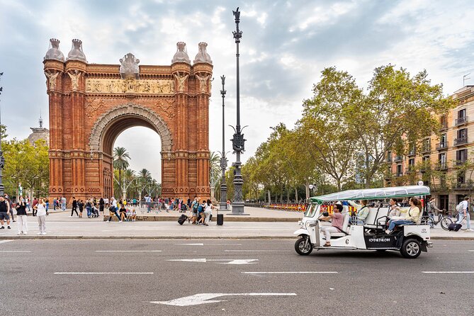 Barcelona Expert Tour with Local Guide in Eco Tuk Tuk Private - Sagrada Familia to Passeig de Gràcia: the Gaudí hits you cannot miss