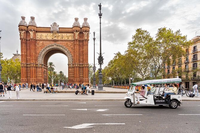 Barcelona Expert Tour with Local Guide in Eco Tuk Tuk Private - The route logic: Gaudí in the center, then Montjuïc and the sea (depending on time)