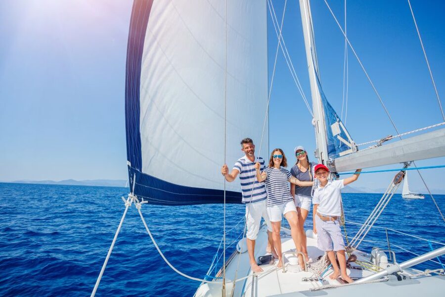 Barcelona: Family Sailing Tour - The 2-hour route: Sagrada Familia to Barceloneta from the sea