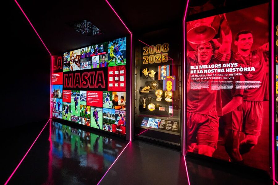 Barcelona: FC Barcelona Museum "Barça Immersive Tour" Ticket - Tots units fem força: interactive stations for men’s and women’s first teams
