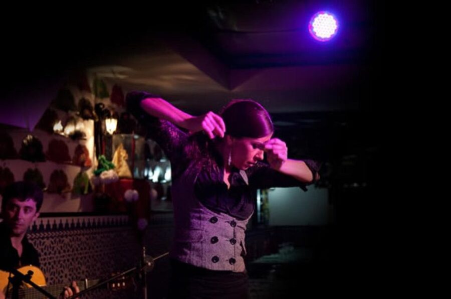 Barcelona: Flamenco at El Patio Andaluz with Optional Dinner - Drinks With Dinner: How to Think About the Bar Setup