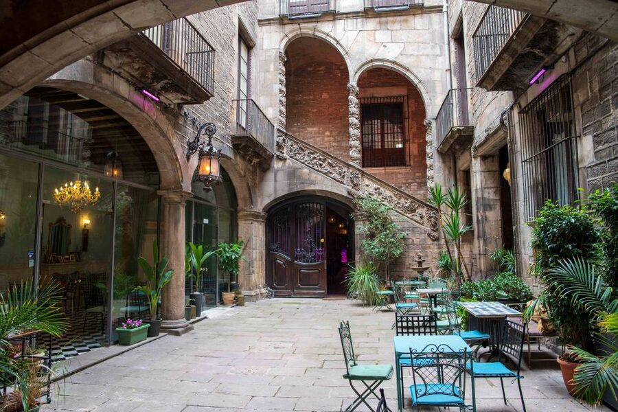 Barcelona: Flamenco Show at Palau Dalmases - Palau Dalmases Art Gallery Stop After the Show