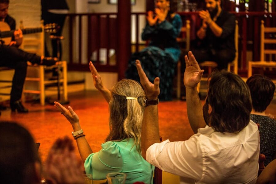 Barcelona: Flamenco Show with Dinner at Tablao de Carmen - Your evening plan: how the dinner show actually runs