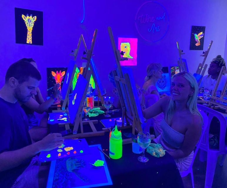 Barcelona: Fluorescent Paint and Wine Workshop - Meeting Up and Finding the Place