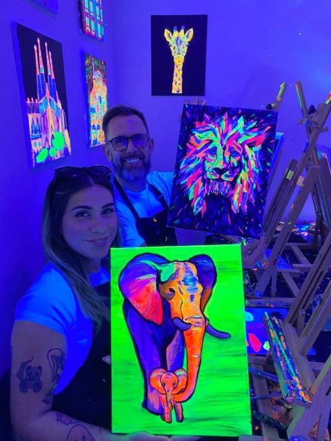 Barcelona: Fluorescent Paint and Wine Workshop - Your 2-Hour Timeline: What You Do From Start to Finish
