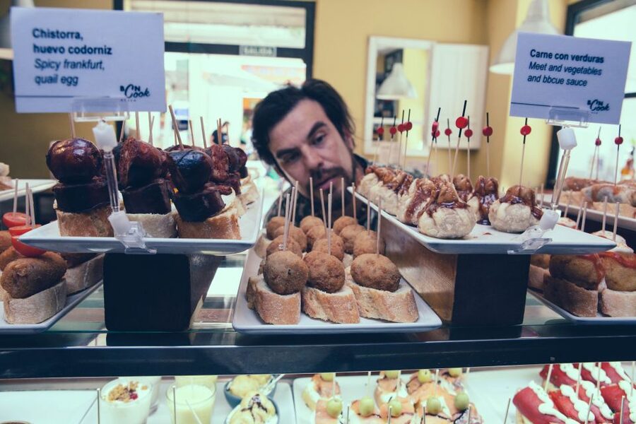 Barcelona: Foodie Walking Tour with Sagrada Familia Tickets - Practical tips that will make your day smoother