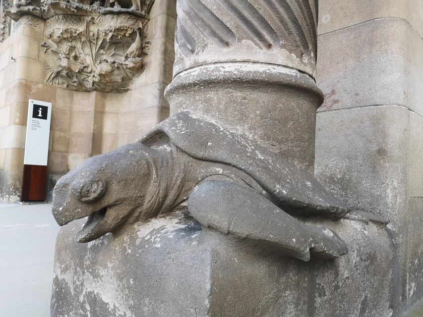 Barcelona: Foodie Walking Tour with Sagrada Familia Tickets - Why this Sagrada and foodie route fits Barcelona so well