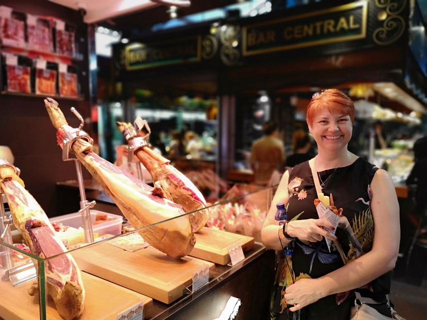 Barcelona: Foodie Walking Tour with Sagrada Familia Tickets - La Pallaresa for churros and hot chocolate, the sweet spot finale