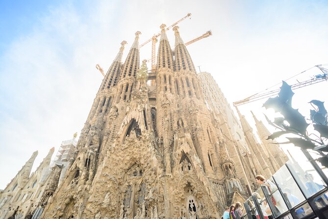 Barcelona Gaudi and Sagrada Familia Tour - A 2.5-hour Gaudi route that starts near Pl. de Catalunya