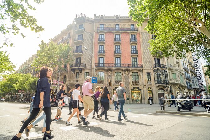 Barcelona Gaudi and Sagrada Familia Tour - Guides, energy, and why the best days feel like storytelling
