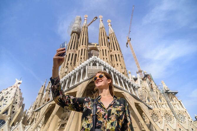 Barcelona Gaudi and Sagrada Familia Tour - Meeting point and metro planning, the part that can make or break your day