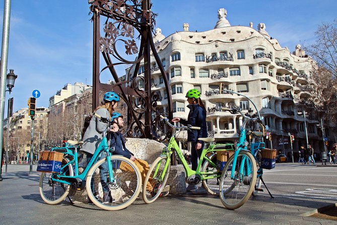 Barcelona Gaudi Guided Small Group E Bike Tour - El Born, Mercat del Born, and Santa Maria del Mar: old Barcelona in quick bites