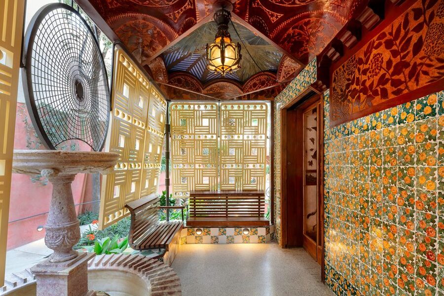 Barcelona: Gaudí Houses & Sagrada Familia Tour - Sagrada Familia fast-track: what’s included, and what you will not see