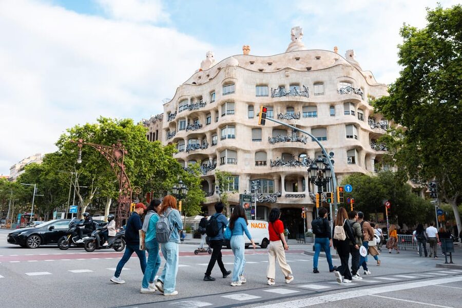 Barcelona: Gaudí Houses & Sagrada Familia Tour - Price and value: is $199 fair for four major sites?