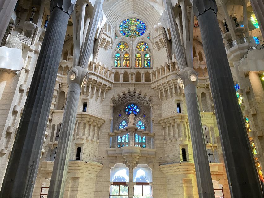 Barcelona: Gaudí Houses & Sagrada Familia Tour - The walking reality: shoes, pace, and the 3 km between parts