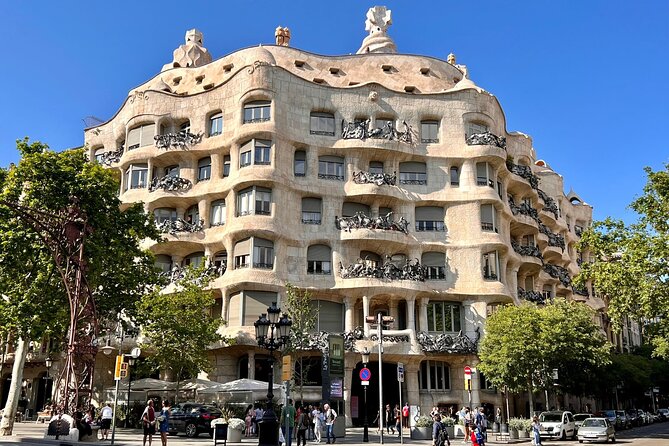 Barcelona Gaudi Houses Tour: Casa Vicens, Pedrera & Casa Batlló - Casa Batlló: Dragon-Like Facade Meaning, Then the Noble Floor