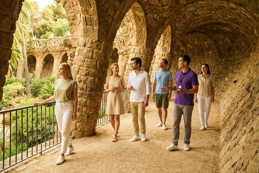 Barcelona: Gaudí’s Park Güell Tour with Fast-Track Ticket - Park Güell Guided Tour: Dragon Staircase to Hypostyle Room