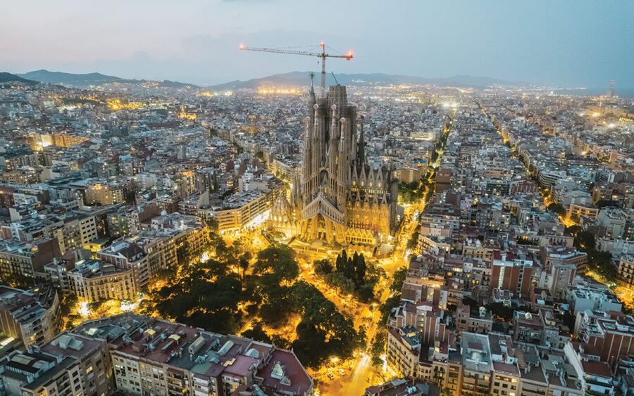 Barcelona: Gaudí Sightseeing Guided Segway Tour - Parc de la Ciutadella: Big Green Space, Not Just a Detour