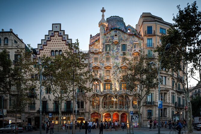 Barcelona: Gaudí, Tapa, Drink & Hidden Architectural Gems - Passeig de Gràcia: where the façades start talking