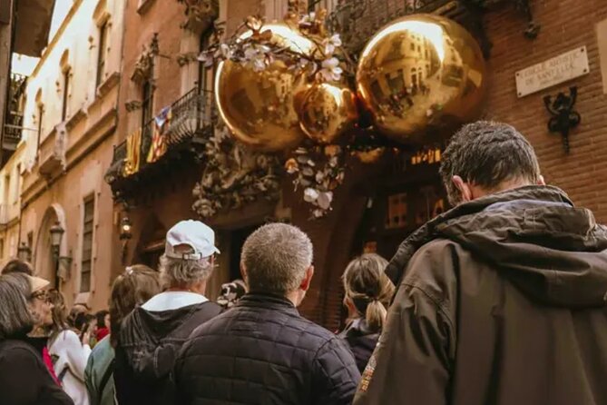 Barcelona Gems, 10+ Sights Immersive Walking Tour - The Kiss Mural Stop: One Minute of Art, One Photo You’ll Actually Want