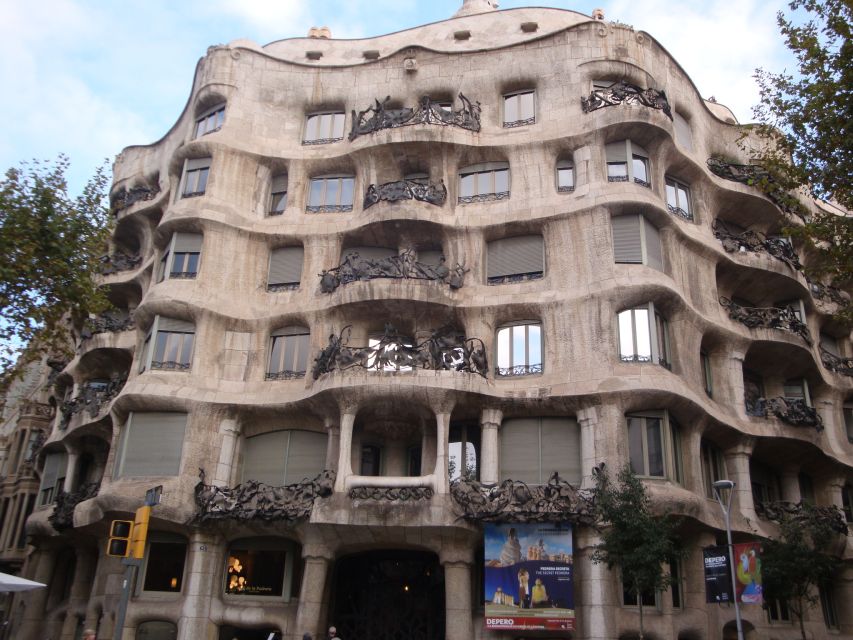 Barcelona: German City Tour from Gaudí's Perspective - From Plaça Reial to Liceu: Starting Where Barcelona Feels Like Theater