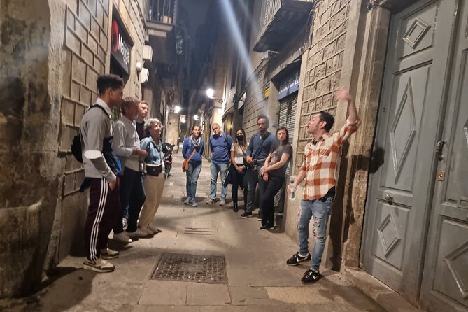 Barcelona Ghosts & Legends Tour - Gothic Quarter at night: why the setting does half the work