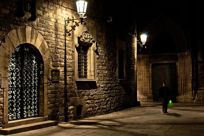 Barcelona Ghosts & Legends Tour - Stop 1 in the Barri Gotic: how the walk turns streets into stories