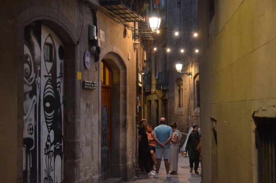 Barcelona: Ghosts of a Dark Past Walking Tour - Franco’s shadow: how dictatorship shaped everyday life