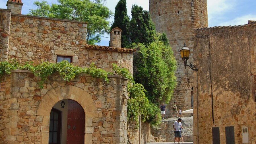 Barcelona: Girona Game of Thrones Private Tour with Pickup - Should you book this Girona Game of Thrones private tour?
