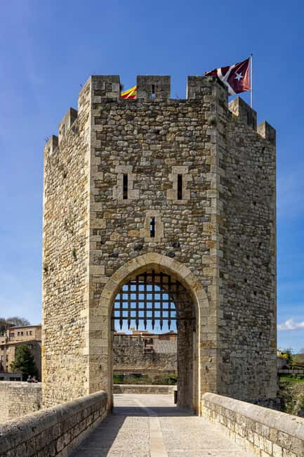 Barcelona: Girona & Medieval Catalonia with Costa Brava - Tossa de Mar’s Vila Vella: walls, watchtowers, and the one-place-old-world feeling