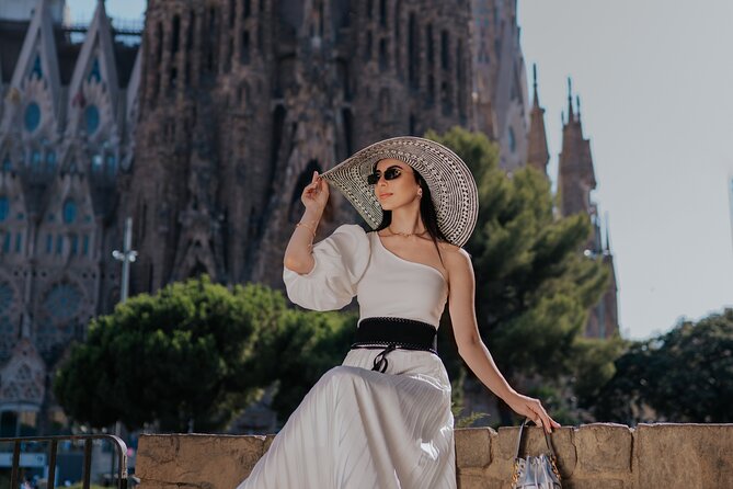 Barcelona: Glamour Wow Dress Photoshoot in Spectacular locations - Choosing Your Backdrop: Catalunya, Gothic Quarter, Barceloneta, Port Vell, Sagrada Familia