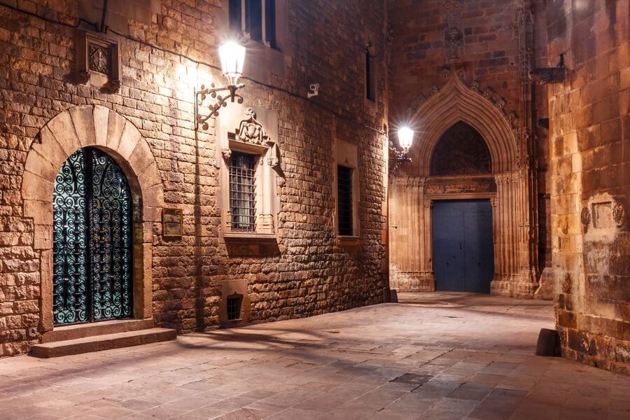 Barcelona: Gothic Quarter and Flamenco Show (Small Group) - The walk you want: small group, good pace, and better photos