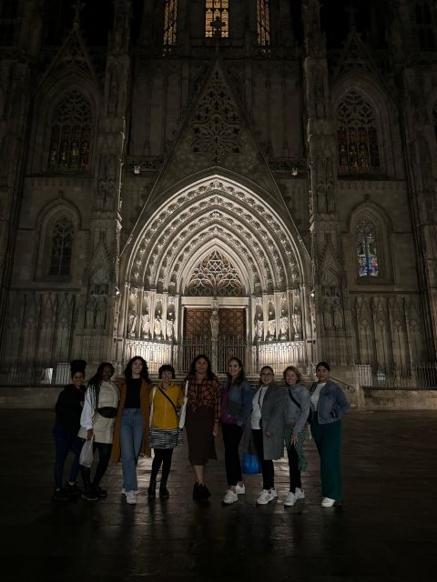Barcelona: Gothic Quarter By Night Guided Walking Tour - King’s Square: Where Stories of Power Show Up