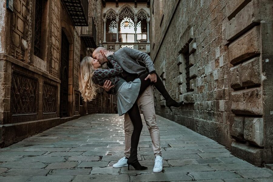 Barcelona: Gothic Quarter Cinematic Photoshoot and Guide - Key highlights worth knowing
