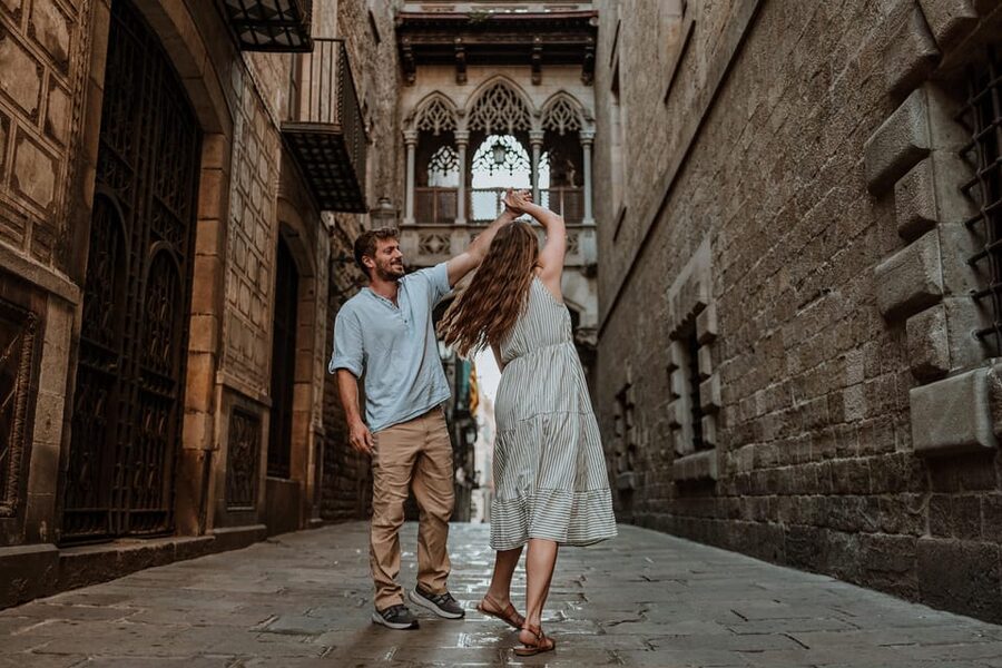 Barcelona: Gothic Quarter Cinematic Photoshoot and Guide - Why this photoshoot works in Barcelona’s Gothic Quarter