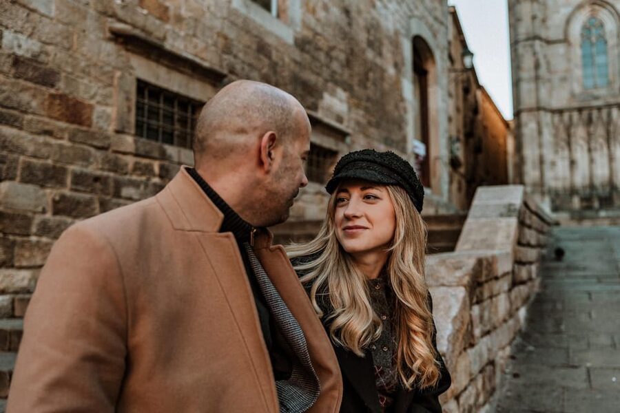 Barcelona: Gothic Quarter Cinematic Photoshoot and Guide - How the photographer turns posing into something you can do