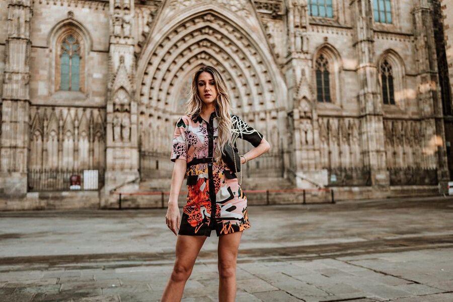 Barcelona: Gothic Quarter Cinematic Photoshoot and Guide - Price and value: what $34 buys you, and what costs extra