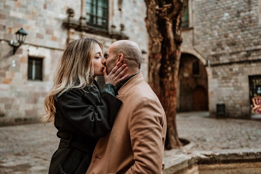 Barcelona: Gothic Quarter Cinematic Photoshoot and Guide - The best way to get great results from the start