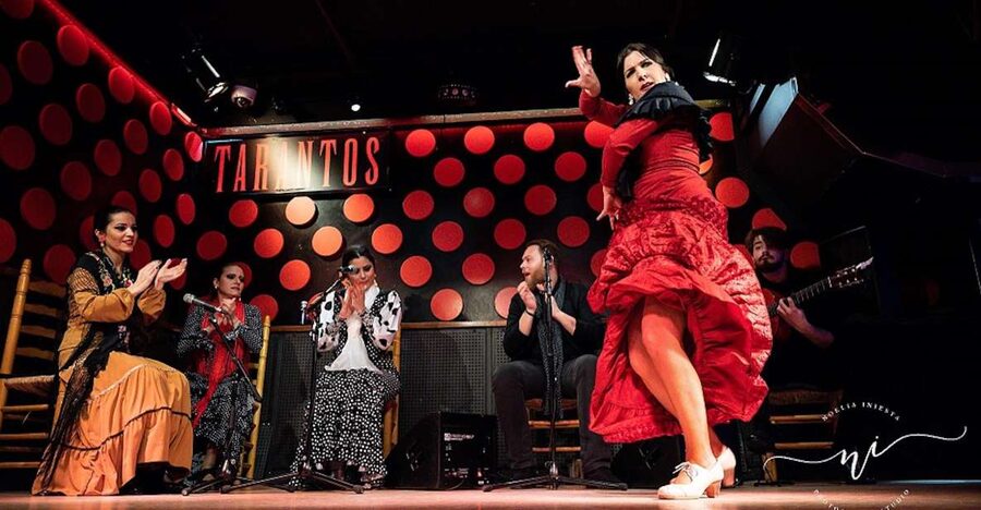 Barcelona: Gothic Quarter Guided Tour with Flamenco & Tapas - Your flamenco stop is Los Tarantos, with a drink included