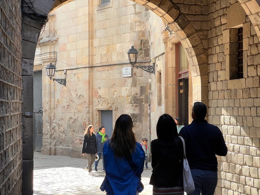 Barcelona: Gothic Quarter Guided Tour with Flamenco & Tapas - The Gothic Quarter at night, from Plaça del Rei to Plaça Sant Jaume
