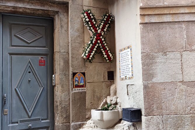 Barcelona Gothic Quarter History Tour - Barcelona Cathedral and Plaça del Rei: medieval power, Crown of Aragon, and the inquisition topic