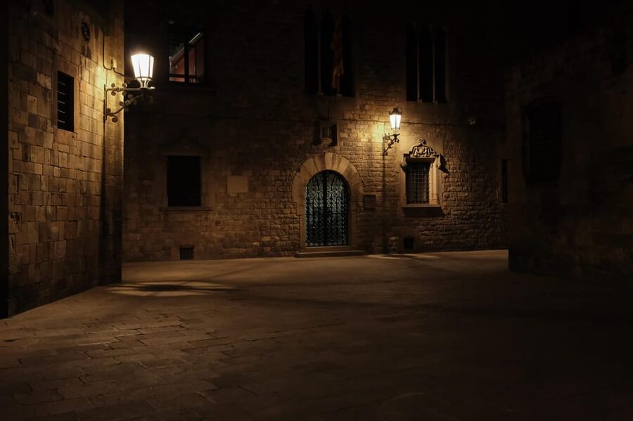 Barcelona: Gothic Quarter Night Walk Mysteries and Legends - Starting at Plaça de Ramon Berenguer el Gran, and why night changes everything