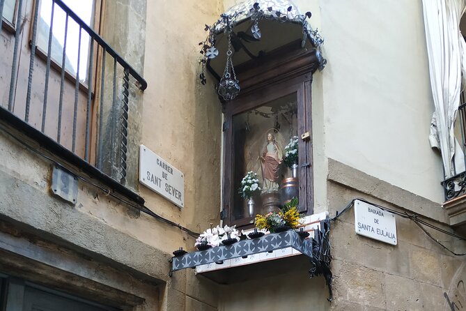 Barcelona Gothic Quarter Old Town Private Tour - How actor-style guiding makes the Gothic Quarter click