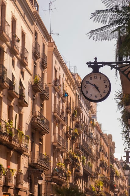 Barcelona: Gothic Quarter's Deepest Secrets Tour and Sangria - Plaça Sant Felip Neri, Ferran Street, and School of Arts