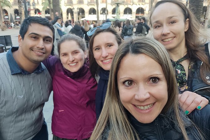 Barcelona Gothic Quarter Scavenger Hunt and City Highlights Walking Tour - Stop-by-stop in the Gothic Quarter, from Plaça del Rei onward