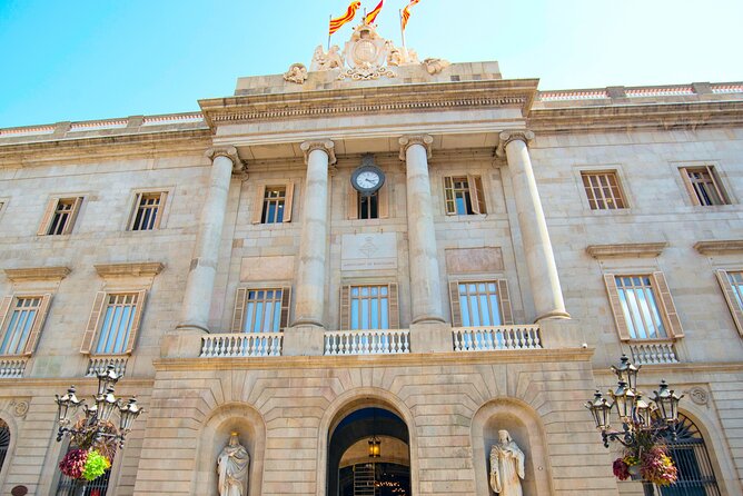 Barcelona Gothic Quarter Scavenger Hunt and City Highlights Walking Tour - Practical tips for a smoother 2 hour walk
