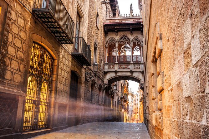 Barcelona Gothic Quarter Scavenger Hunt and City Highlights Walking Tour - Getting started at Plaça de lÀngel and using the Explorial app