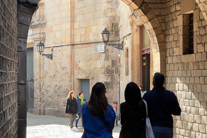Barcelona Gothic Quarter Tour and Flamenco Show - Entering Barcelona’s Barri Gòtic after 5:30 pm