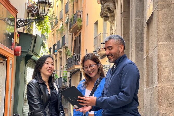 Barcelona Gothic Quarter Tour (Small Group) - Barcelona City Hall and the Squares That Let You Breathe