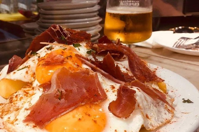 Barcelona Gothic Quarter VIP Tapas & Wine Tour - Carrer dels Assaonadors Stop 1: Where Spanish Cooking Meets a Creative Spark